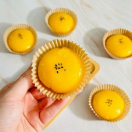 Salted Egg Lava Chinese Pastry 3 pcs (ขนมเปี๊ยะไส้ลาวาไข่เค็ม)